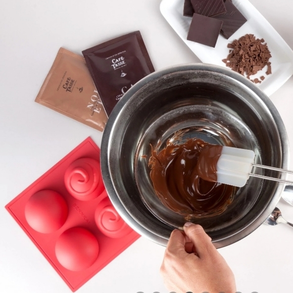 Hot Chocolate Bomb Maker - Picture 4 of 9